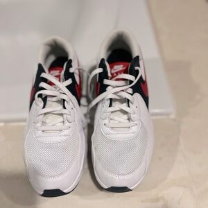 NIKE Air Max- Size 6Y- Unisex! Worn once! Ready for a new closet!